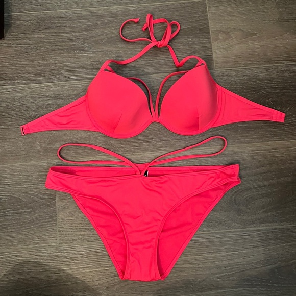 32DD adore me bikini - Picture 1 of 7